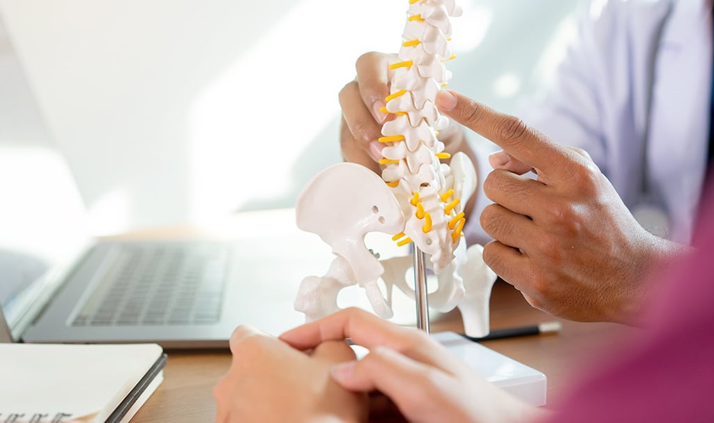 Wondering which is better — minimally invasive or traditional spine surgery?